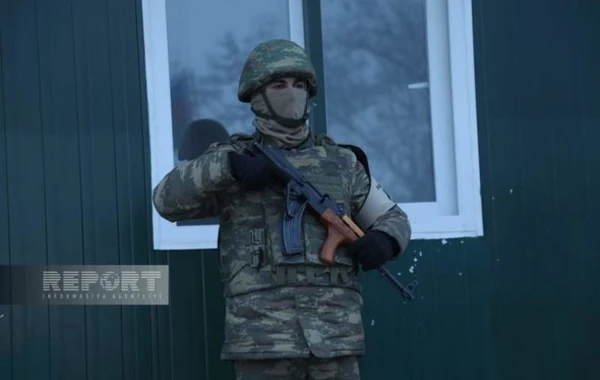 По дороге Ханкенди-Лачын беспрепятственно проехали 30 автомобилей российских миротворцев - ОБНОВЛЕНО + ФОТО