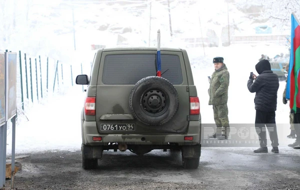 По дороге Ханкенди-Лачын беспрепятственно проехали 30 автомобилей российских миротворцев - ОБНОВЛЕНО + ФОТО