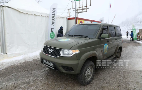 По дороге Ханкенди-Лачын беспрепятственно проехали 30 автомобилей российских миротворцев - ОБНОВЛЕНО + ФОТО