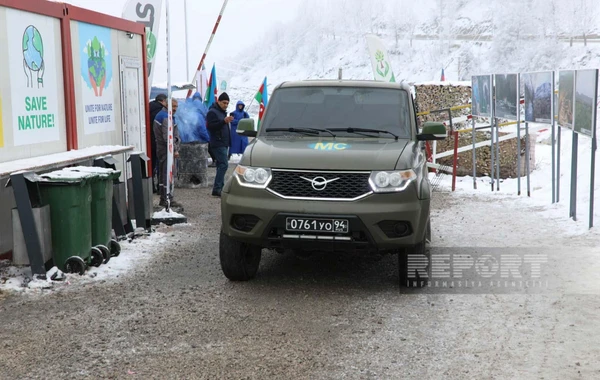 По дороге Ханкенди-Лачын беспрепятственно проехали 30 автомобилей российских миротворцев - ОБНОВЛЕНО + ФОТО