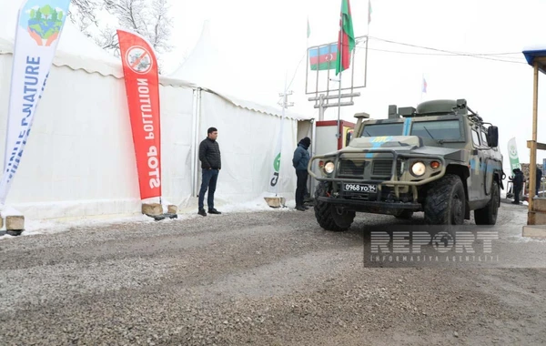 По дороге Ханкенди-Лачын беспрепятственно проехали 30 автомобилей российских миротворцев - ОБНОВЛЕНО + ФОТО