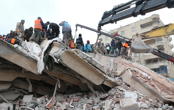 Türkiyədə böyük həbs dalğası - Yıxılan binaları tikən 41 nəfər tutuldu - FOTO
