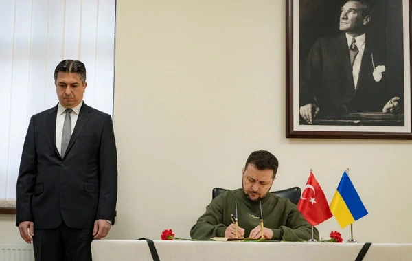 Zelenski Türkiyə səfirliyində olub, başsağlığı verib - FOTO/VİDEO