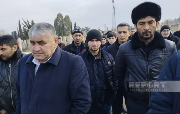Türkiyədə zəlzələdə həlak olan azərbaycanlı iş adamı Salyanda dəfn olunub - FOTO - YENİLƏNİB