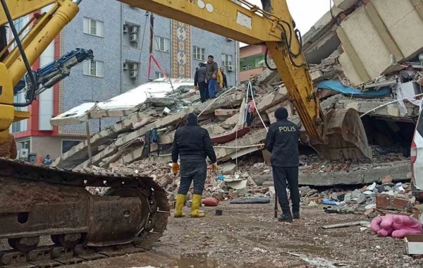 Türkiyədə zəlzələdə dağılan binalara görə 113 nəfər saxlanıldı