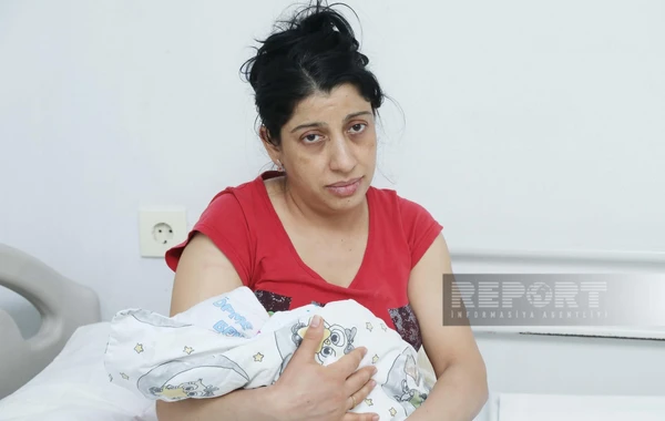 Dördgünlük körpəsi ilə zəlzələ bölgəsindən gələn qadın: "Güclə canımızı qurtardıq" - FOTO