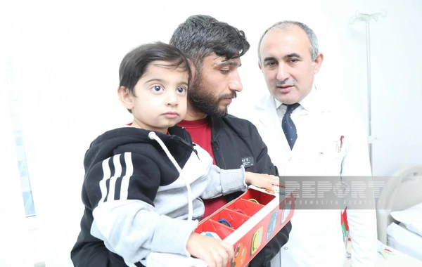 Dördgünlük körpəsi ilə zəlzələ bölgəsindən gələn qadın: "Güclə canımızı qurtardıq" - FOTO