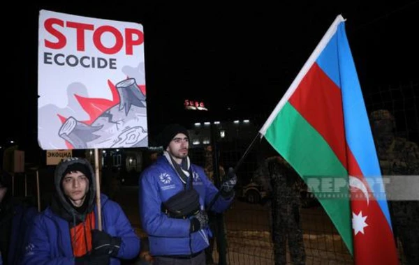 Экоактивисты продолжают акцию на дороге Ханкенди-Лачын и в вечерние часы - ФОТО