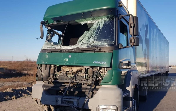 Ucarda mikroavtobus TIR-la toqquşub: Ölən və yaralananlar var - YENİLƏNİB - FOTO