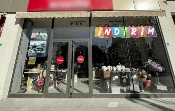 Ətrafındakı bütün tikililər dağılsa da, bu mağazada bir boşqab belə sınmadı - Uğurun sirri - FOTO