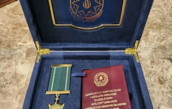 Mədət Quliyev Faiq Ağayevi təltif etdi - FOTO