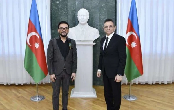 Mədət Quliyev Faiq Ağayevi təltif etdi - FOTO