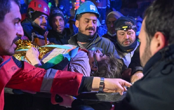 Türkiyədə daha bir möcüzəvi xilas: 212 saat sonra dağıntılar altından sağ çıxarıldı - VİDEO