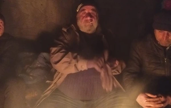 Dağıntılar altından ağzında siqaretlə çıxan adam: "Yanımda ancaq tütün və 1,5 litr su var idi" - FOTO/VİDEO
