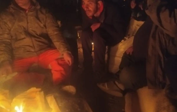 Dağıntılar altından ağzında siqaretlə çıxan adam: "Yanımda ancaq tütün və 1,5 litr su var idi" - FOTO/VİDEO