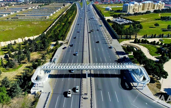 Bakının bu hissəsində yerüstü piyada keçidi inşa edilib - FOTO/VİDEO