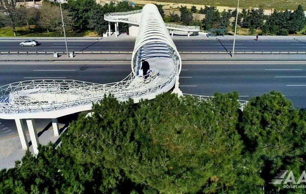 Bakının bu hissəsində yerüstü piyada keçidi inşa edilib - FOTO/VİDEO