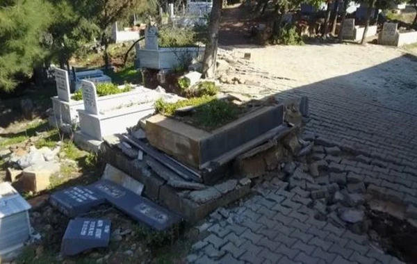 Zəlzələdən 10 gün sonra ortaya çıxdı: Kənd ortadan bölündü - FOTO/VİDEO