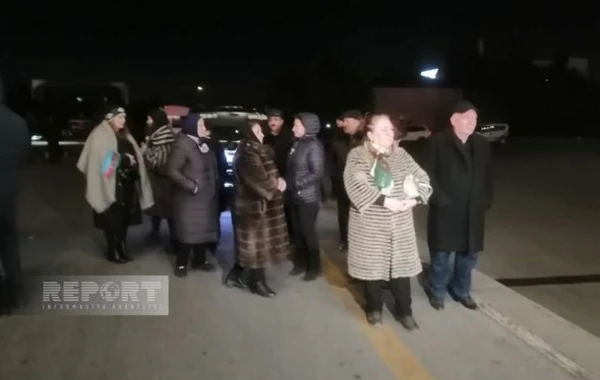Türkiyədə zəlzələdə həlak olan azərbaycanlı tələbələrin cənazələri Bakıya gətirilib - FOTO/VİDEO