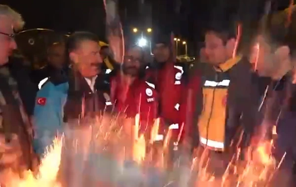 Türkiyəli nazir Hatayda təhlükə ilə üz-üzə gəldi - ANBAAN VİDEO
