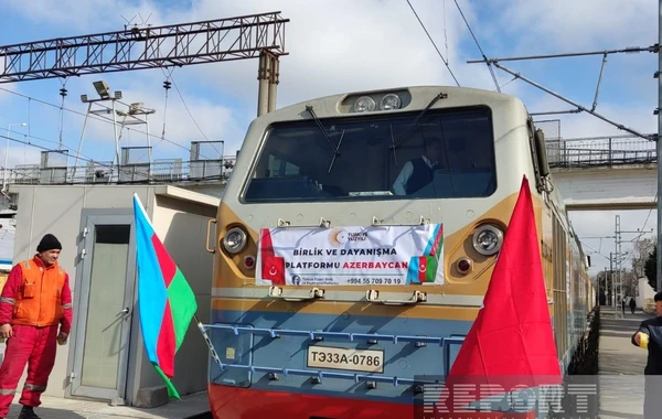 Азербайджан по железной дороге направил гумпомощь в Турцию - ФОТО