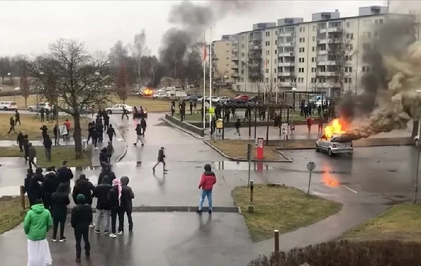 İsveçdə yenə “Qurani-Kərim”I yandırdılar - Polis müdaxilə etdi - FOTO