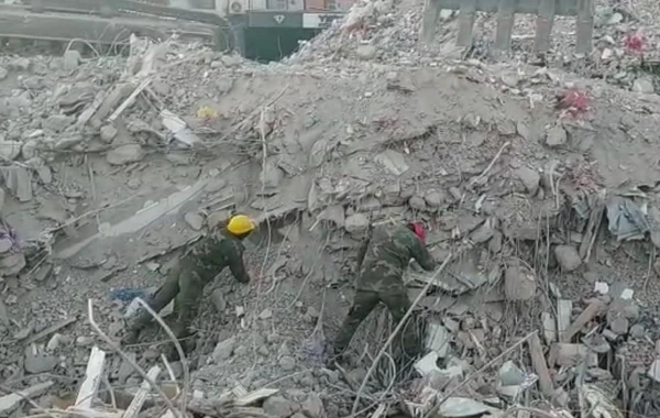 Azərbaycan xilasediciləri Türkiyədə dağıntılar altından 53 nəfəri sağ çıxarıb - FOTO/VİDEO