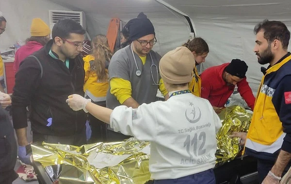 Türkiyədə daha bir möcüzə: 261 saat sonra sağ çıxdılar - FOTO/VİDEO