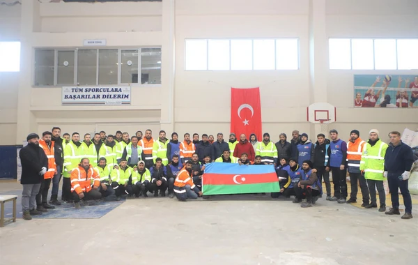 Azərbaycan könüllüləri Adıyamana gedib, zəlzələdən zərərçəkən uşaqlara dəstək veriblər - FOTO