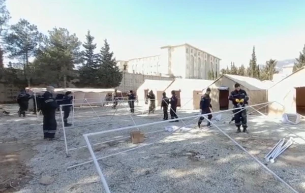 Azərbaycan xilasediciləri Kahramanmaraşda 3 ünvanda növbəti çadır şəhərcikləri qurub - FOTO/VİDEO