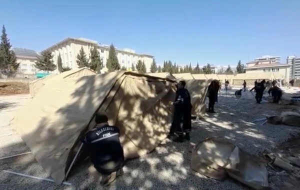 Azərbaycan xilasediciləri Kahramanmaraşda 3 ünvanda növbəti çadır şəhərcikləri qurub - FOTO/VİDEO