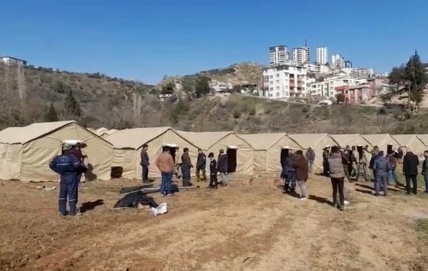 Azərbaycan xilasediciləri Kahramanmaraşda 3 ünvanda növbəti çadır şəhərcikləri qurub - FOTO/VİDEO