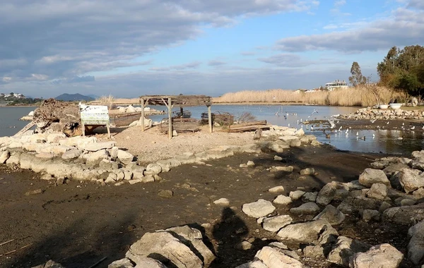 Dənizin çəkildiyi Fethiyedə qorxulu mənzərə - FOTO