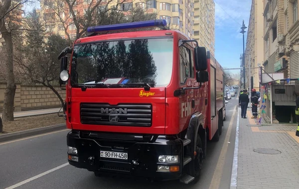 Bakıda yaşayış binasında partlayış olub - FOTO/VİDEO