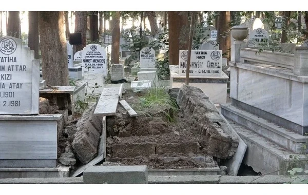 Türkiyədə dəhşətli zəlzələdə məzar daşları dağılıb, qəbirlər açılıb - FOTO