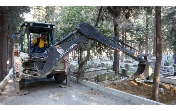 Türkiyədə dəhşətli zəlzələdə məzar daşları dağılıb, qəbirlər açılıb - FOTO