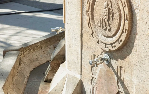 На знаменитом бакинском источнике обновлены водопроводные краны - ФОТО