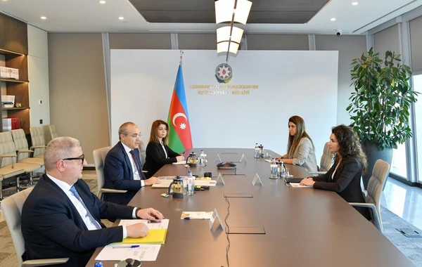 Mikayıl Cabbarov "Yüksəliş" müsabiqəsinin qalibləri ilə görüşüb - FOTO