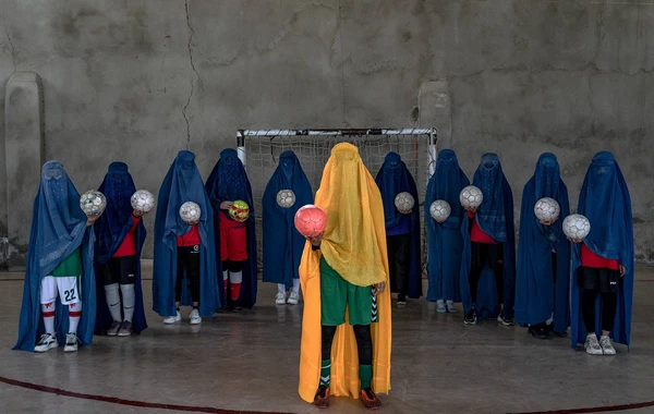 Əfqan qızlar "Taliban"dan gizli belə məşq edirlər - FOTO