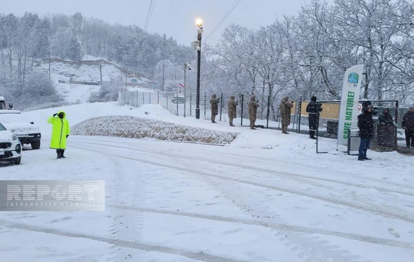 Qarlı hava şəraitinə baxmayaraq, Xankəndi-Laçın yolunda aksiya 75 gündür davam edir - FOTO
