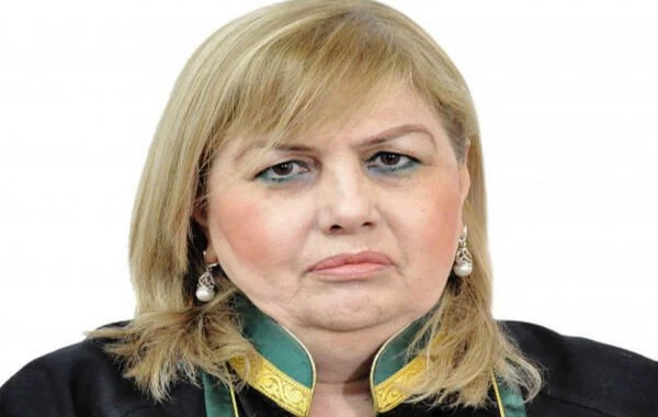 200 min manata yaxın mənimsəmədə təqsirləndirilən vəkil məhkəməyə məcburi gətiriləcək