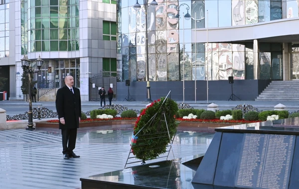 Президент Ильхам Алиев посетил памятник Ходжалинскому геноциду - ФОТО
