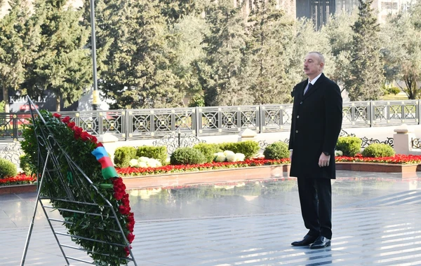 Президент Ильхам Алиев посетил памятник Ходжалинскому геноциду - ФОТО