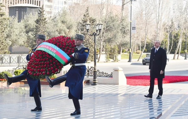 Президент Ильхам Алиев посетил памятник Ходжалинскому геноциду - ФОТО