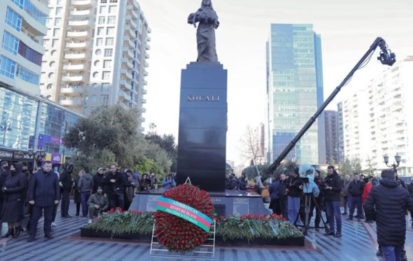 Səhiyyə Nazirliyinin rəhbər şəxsləri Xocalı soyqırımının qurbanlarının xatirəsini ehtiramla yad ediblər - FOTO