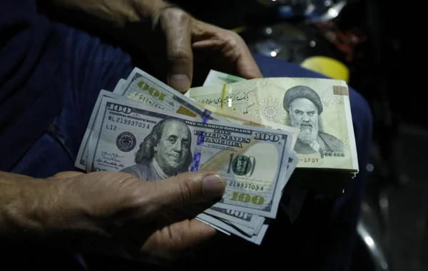İranda dollar kəskin bahalaşdı - FOTO