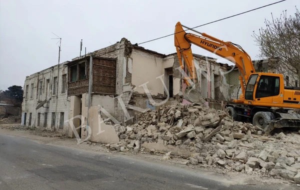 Paytaxtda ailə onlara verilən 194 min AZN kompensasiya ilə razılaşmır, söküntü ləngiyir - FOTO