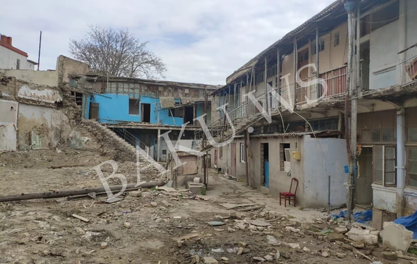 Paytaxtda ailə onlara verilən 194 min AZN kompensasiya ilə razılaşmır, söküntü ləngiyir - FOTO