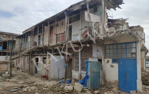 Paytaxtda ailə onlara verilən 194 min AZN kompensasiya ilə razılaşmır, söküntü ləngiyir - FOTO