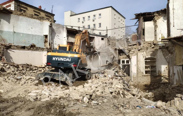 Paytaxtda ailə onlara verilən 194 min AZN kompensasiya ilə razılaşmır, söküntü ləngiyir - FOTO